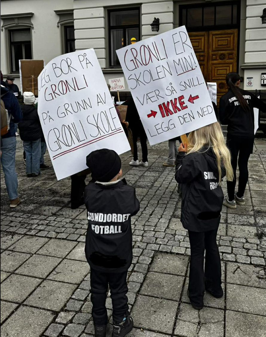 Demonstrasjon for å bevare Grønli skole
